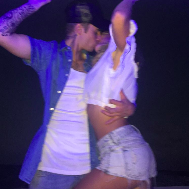 1 thập kỷ đã biến Hailey Baldwin từ fan cuồng ship Jelena thành cô dâu nắm tay Justin Bieber vào lễ đường như thế nào? - Ảnh 8.