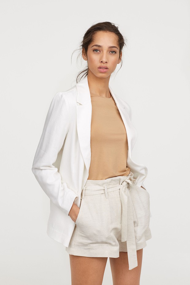 15 mẫu áo blazer của Zara, H&M... thanh lịch mà cực kỳ cá tính dành cho nàng công sở khi thời tiết đang chuyển từ hè sang thu - Ảnh 12.