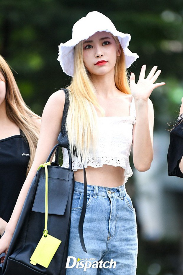Màn đọ sắc hiếm của dàn idol Kpop: Nữ thần Irene bị mỹ nhân dao kéo lấn át, gương mặt vô danh bỗng được chú ý - Ảnh 10.