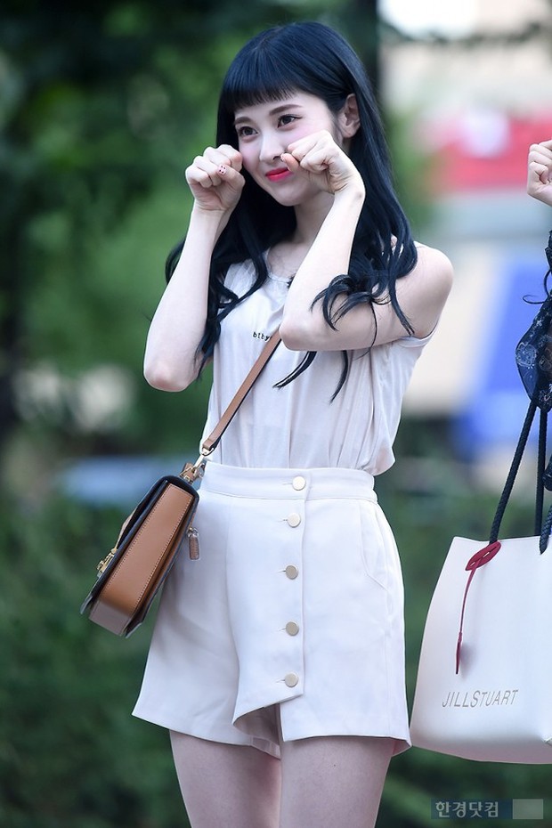 Màn đọ sắc hiếm của dàn idol Kpop: Nữ thần Irene bị mỹ nhân dao kéo lấn át, gương mặt vô danh bỗng được chú ý - Ảnh 25.