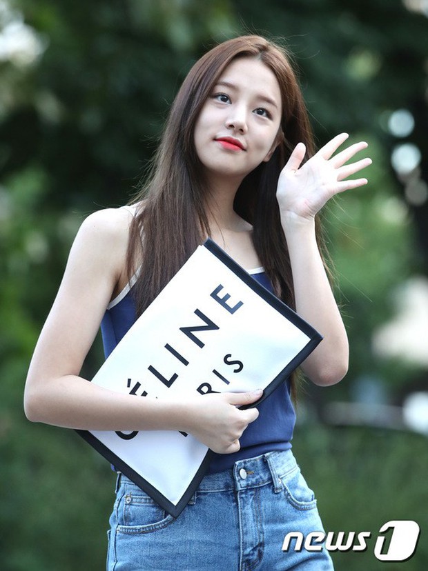 Màn đọ sắc hiếm của dàn idol Kpop: Nữ thần Irene bị mỹ nhân dao kéo lấn át, gương mặt vô danh bỗng được chú ý - Ảnh 23.