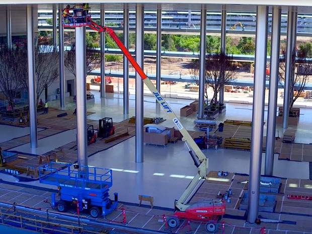 Tàu vũ trụ Apple Park lần đầu khoe khu cafe cực xịn: Cửa kính vòng cung khổng lồ tự động, đúng chất phi thuyền không gian - Ảnh 5.