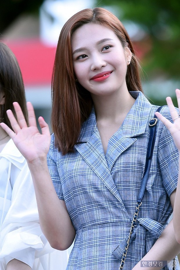 Màn đọ sắc hiếm của dàn idol Kpop: Nữ thần Irene bị mỹ nhân dao kéo lấn át, gương mặt vô danh bỗng được chú ý - Ảnh 7.