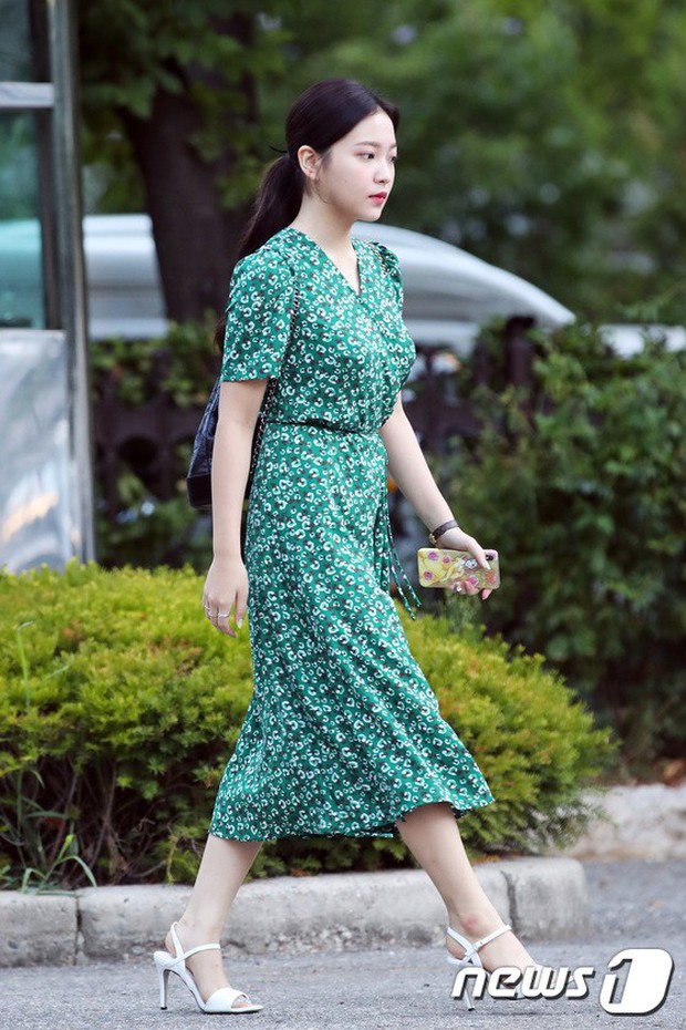 Màn đọ sắc hiếm của dàn idol Kpop: Nữ thần Irene bị mỹ nhân dao kéo lấn át, gương mặt vô danh bỗng được chú ý - Ảnh 19.
