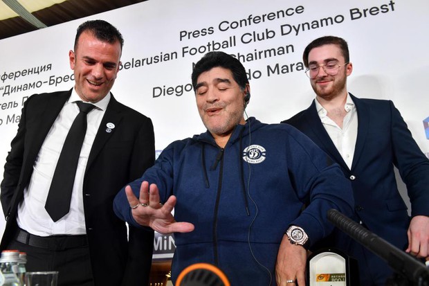 Huyền thoại Diego Maradona bị tố từng “vụng trộm” với vợ Icardi - Ảnh 1.