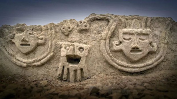 Bí ẩn bức tường với chuỗi hình emoji nhí nhố có từ 3.800 năm trước - Ảnh 1.