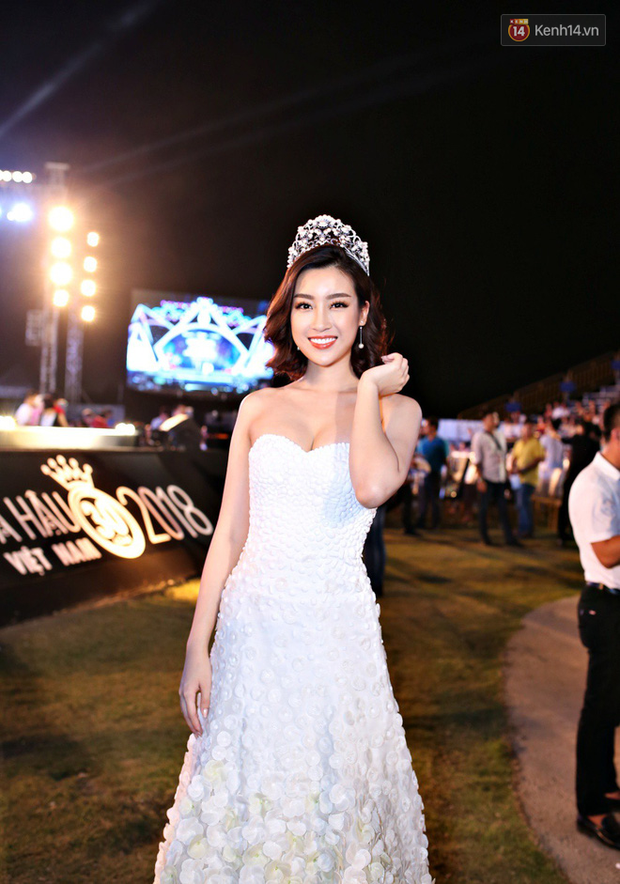 Đỗ Mỹ Linh gây thương nhớ với tóc ngắn ngang vai, Huyền My style cũ xuất hiện trong đêm thi Người đẹp biển - Ảnh 1.