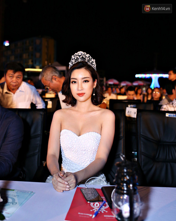 Đỗ Mỹ Linh gây thương nhớ với tóc ngắn ngang vai, Huyền My style cũ xuất hiện trong đêm thi Người đẹp biển - Ảnh 4.