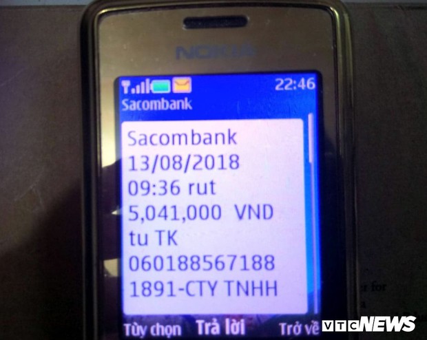 Chủ tài khoản Sacombank mất sạch tiền dù thẻ ATM vẫn còn bên người - Ảnh 1.