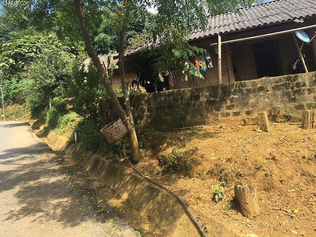 Góc ý thức: Cả một con đường sạch bong ở Lai Châu, nhà nào cũng có một sọt rác xinh xinh treo ngoài cổng - Ảnh 4.