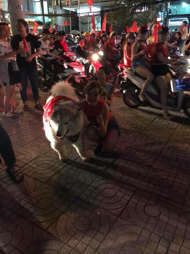 Giữa biển người đi bão đêm qua, có một dàn boss cũng hoà vào đám đông hớn hở không kém - Ảnh 15.