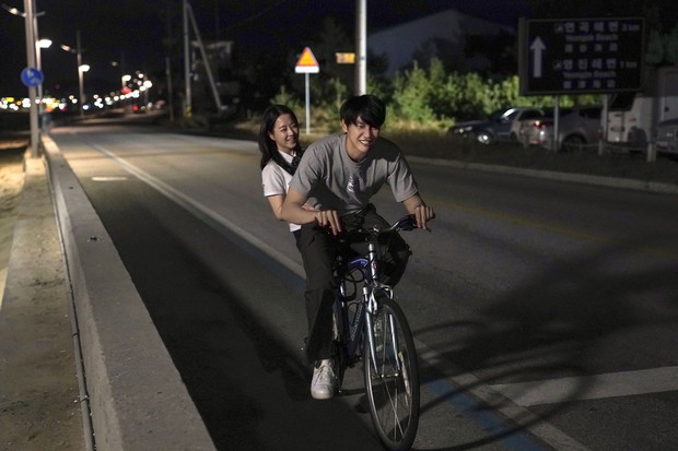 Sau Be with You, khán giả Việt lại sôi sục vì phim tình cảm mới của Park Bo Young - Ảnh 4.