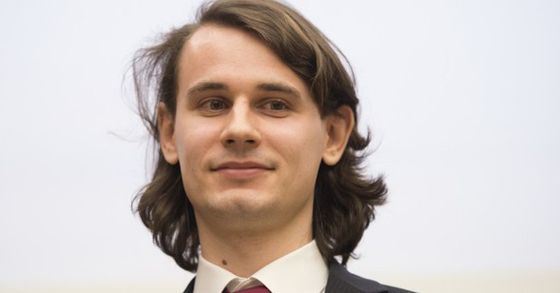Chân dung giáo sư điển trai, trẻ tuổi nhất nước Đức giành giải Nobel Toán học 2018 - Ảnh 5.