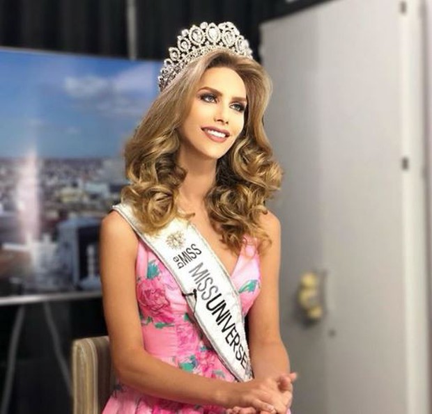 Nhan sắc rực rỡ của Hoa hậu chuyển giới đầu tiên trong lịch sử tham gia Miss Universe - Ảnh 1.