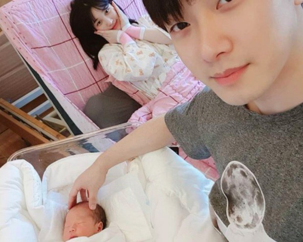 Đến nay showbiz Hàn đã đón chào 10 scandal hẹn hò gây sốc nhất, cặp thứ 9 đặc biệt khiến công chúng ngã ngửa - Ảnh 15.