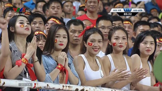 Người yêu tin đồn Ngọc Nữ đến cổ vũ, Phan Văn Đức thăng hoa - Ảnh 4.