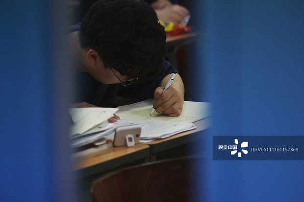 Học sinh vật vã ôn thi, đếm ngược 100 ngày đến kỳ thi đại học - đấu trường sinh tử của Hàn Quốc - Ảnh 3.