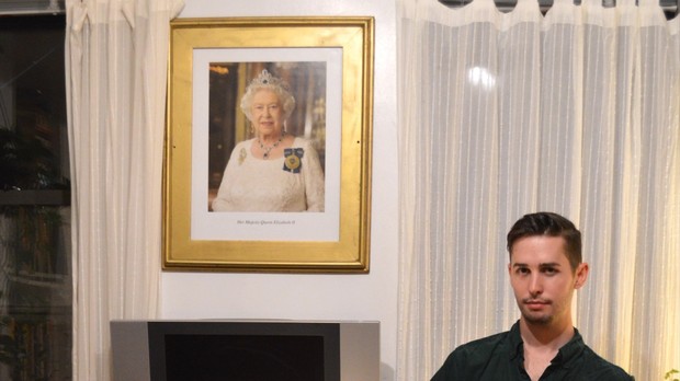 Úc: Chỉ cần gửi một cái email là có ngay chân dung nữ hoàng Anh miễn phí để treo lên tường nhà - Ảnh 3.