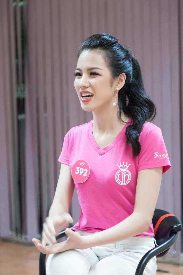 Clip: Khả năng nói tiếng Anh của dàn thí sinh Hoa hậu Việt Nam 2018 liệu có thể đi thi quốc tế? - Ảnh 2.