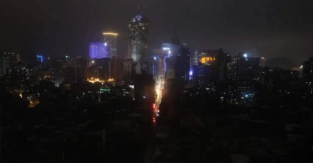 Ảnh, video: Siêu bão MANGKHUT càn quét, Macau chìm trong biển nước - Ảnh 1.