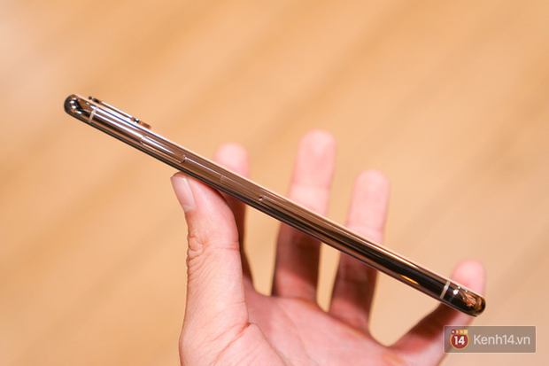 Cận cảnh iPhone XS Max 256GB Gold tuồn ra trước giờ bán, giá khởi điểm 33,9 triệu đồng, sẵn sàng xách về Việt Nam ngay đêm nay - Ảnh 8.