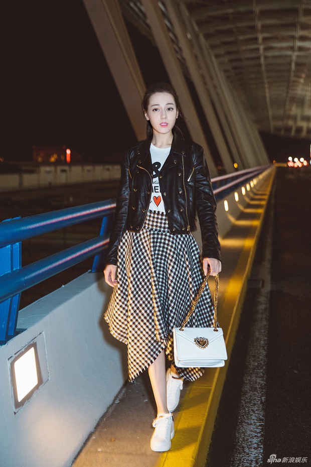 Chênh lệch ảnh photoshop và ảnh thật: Địch Lệ Nhiệt Ba không còn đẹp sắc sảo như trước? - Ảnh 8.