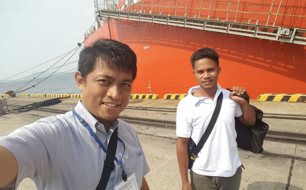 Câu chuyện phi thường: Chàng trai Indonesia uống nước biển, bắt cá bằng tay không sống sót sau 49 ngày lênh đênh giữa biển khơi - Ảnh 5.