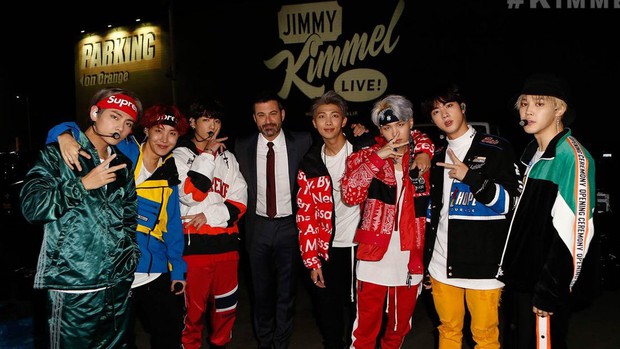 Nghỉ chơi với sân nhà Hàn Quốc, BTS giờ là khách mời thường xuyên của show Mỹ - Ảnh 8.