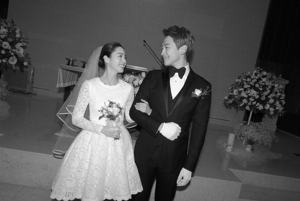 Bắt được hoa cưới của cô dâu quyền lực Kim Tae Hee, nữ diễn viên Lại là Oh Hae Young cuối cùng đã lên xe hoa - Ảnh 3.