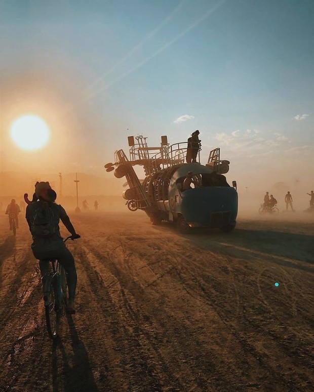Chùm ảnh: Lễ hội hoang dại Burning Man 2018 sẽ khiến bạn ngỡ như đang lạc vào một bộ phim khoa học viễn tưởng - Ảnh 8.