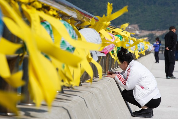 Hàn Quốc đưa thảm kịch chìm phà Sewol bi thương lên phim - Ảnh 1.