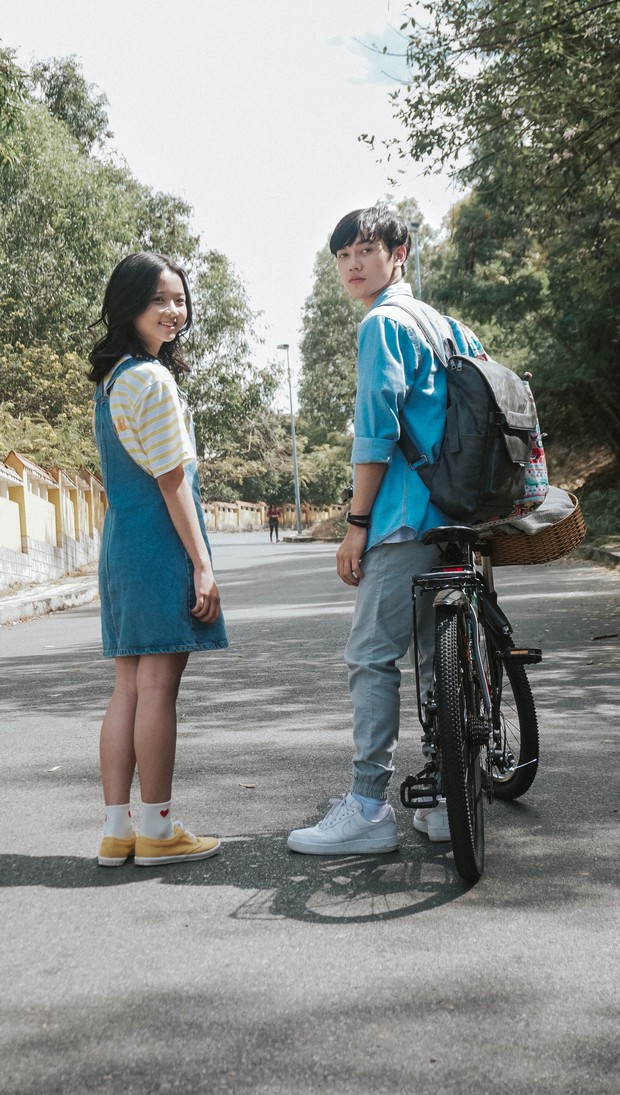 Hậu “Hoa Vàng Cỏ Xanh”, “Mận” Thanh Mỹ hoá thiếu nữ xinh xắn,  cặp kè “hotboy nhặt rau” JSol - Ảnh 12.