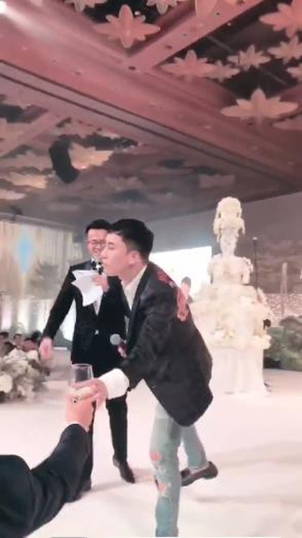 Fan phát cuồng khi Seungri (Big Bang) nói tiếng Việt Trăm năm hạnh phúc cực rõ để chúc mừng hôn lễ của bạn - Ảnh 2.