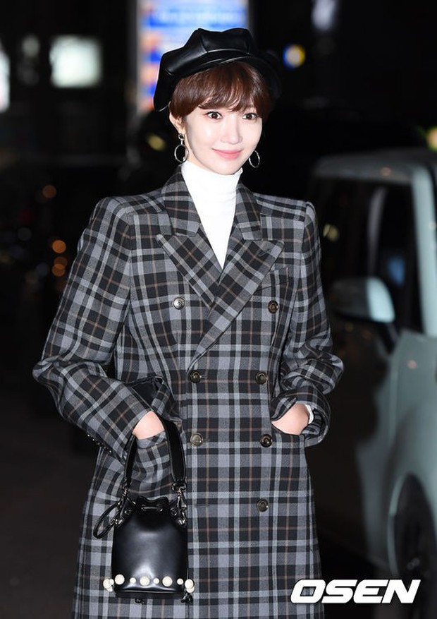 Mỹ nhân She was pretty đẹp bất chấp, Eunji (A Pink) bỗng lộ mặt trắng bệch bóng nhờn dọa fan tại tiệc mừng công - Ảnh 2.