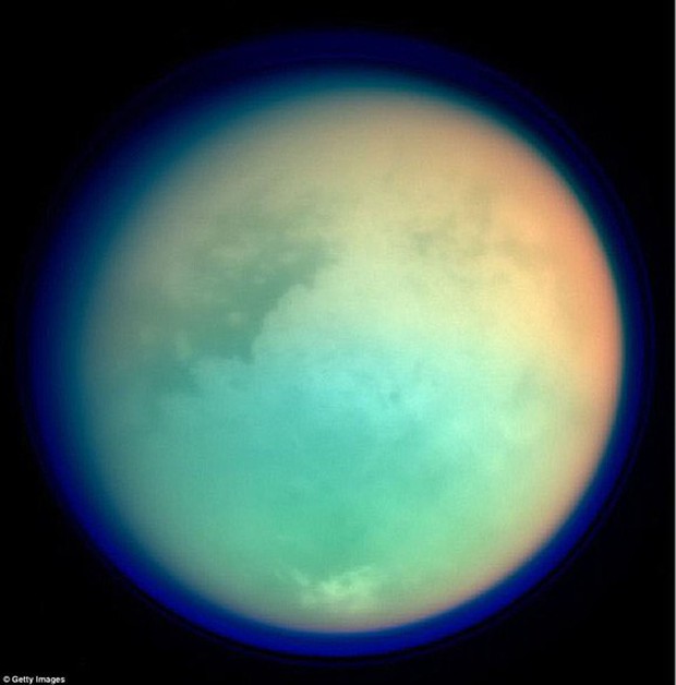 Ngắm hoàng hôn sương mù trên mặt trăng Sao Thổ - Ảnh 2.