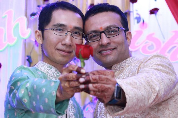 Đám cưới của chàng trai gốc Việt với bạn trai theo phong cách truyền thống Hindu gây nức lòng cộng đồng LGBT - Ảnh 6.