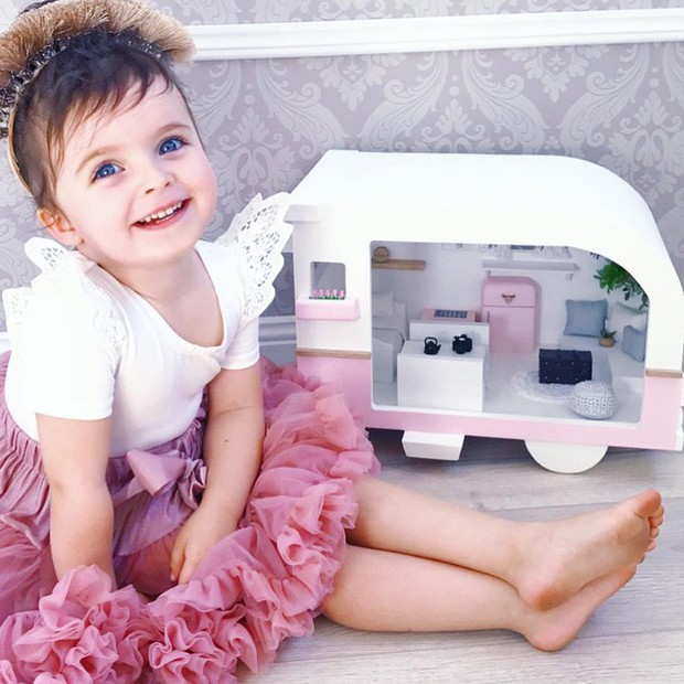 Cuộc sống xa xỉ của bé gái đẹp tựa thiên thần với tủ đồ hiệu mà mọi người lớn phải mơ ước - Ảnh 32.