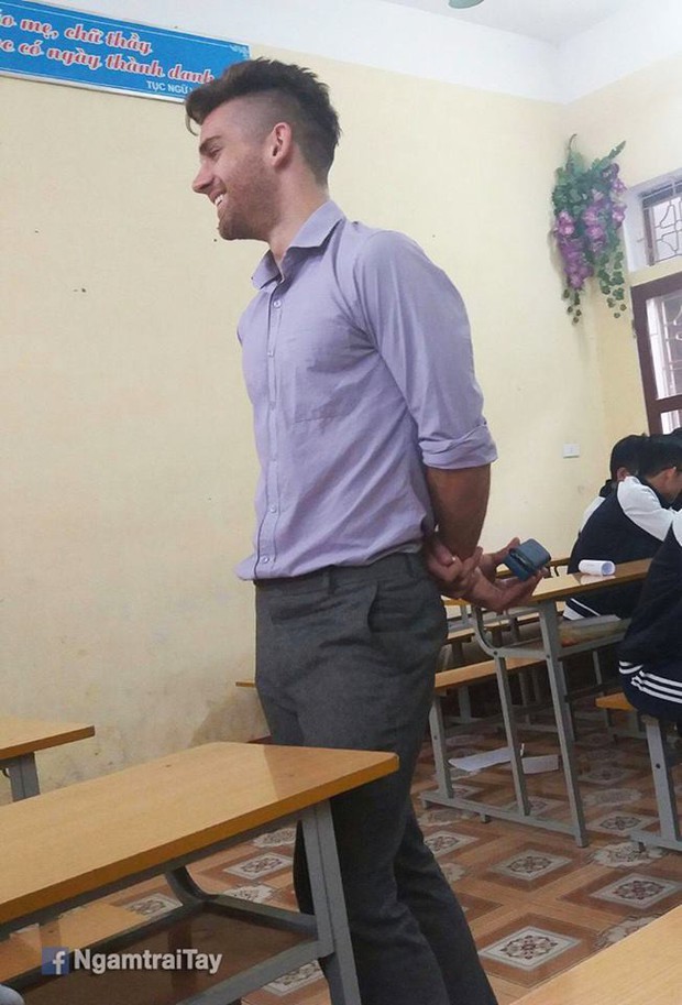 Thầy giáo Tây ở Việt Nam: Người body 6 múi hoàn hảo như model, người siêu dễ thương, chiều học sinh hết mực - Ảnh 8.