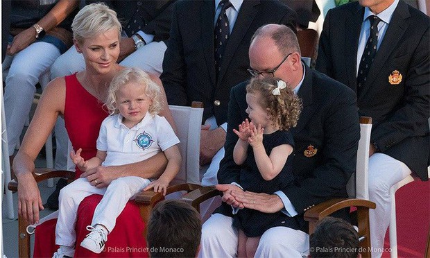 Người hâm mộ tiếp tục ngất lịm trước vẻ đẹp của cặp song sinh hoàng gia Monaco, đối thủ đáng gờm của Công chúa Charlotte - Ảnh 5.