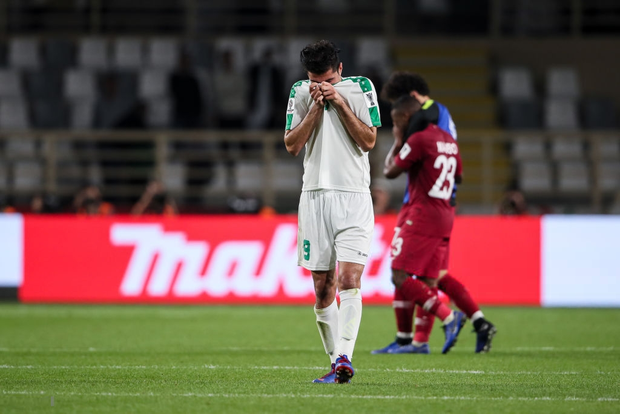 Siêu tiền vệ tuyển Iraq từng khiến fan Việt nể phục bật khóc cay đắng trên sân vì dính chấn thương nặng - Ảnh 9.