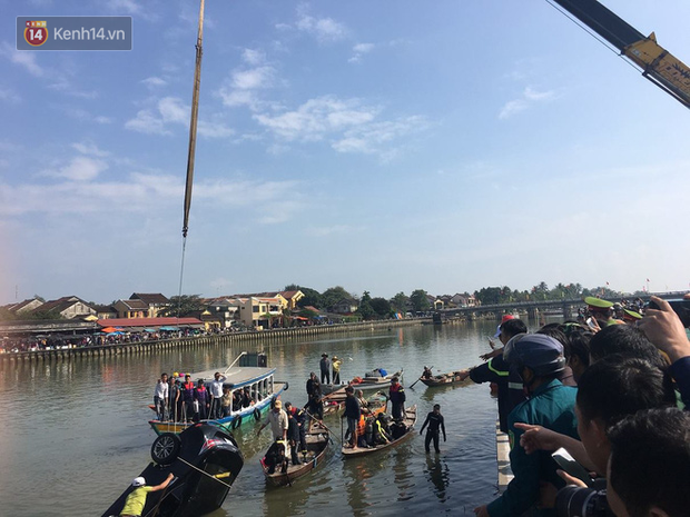 Nhói lòng 8 giờ đồng hồ trục vớt thi thể đôi vợ chồng và bé trai 6 tuổi trong ô tô lao xuống sông ở Quảng Nam - Ảnh 8.