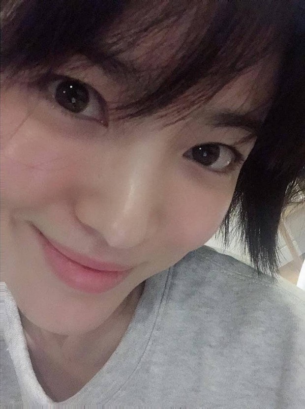 Song Hye Kyo gây choáng với ảnh selfie siêu cân mặt: 38 tuổi mà da bóng mịn không chút nếp nhăn - Ảnh 3.