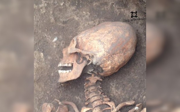 Phát hiện bộ xương phụ nữ có hộp sọ người ngoài hành tinh - Ảnh 1.