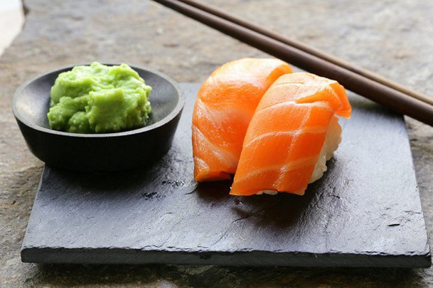 Ăn đồ Nhật bao lâu nhưng bạn có biết tại sao vị cay của wasabi lại xộc lên mũi không? - Ảnh 1.