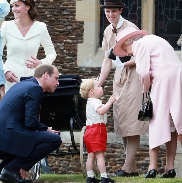 Choáng váng với những quy tắc nghiêm ngặt của bảo mẫu “khét tiếng” dành cho Hoàng tử George và Công chúa Charlotte - Ảnh 1.