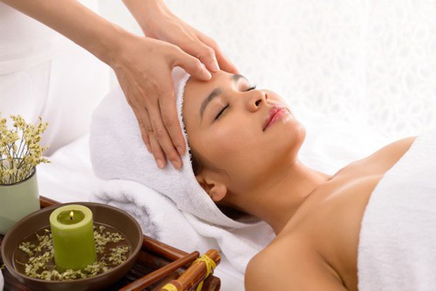 Đây là kỹ thuật massage 1 phút tuyệt vời của Nhật Bản giúp cho đôi mắt của bạn trông trẻ hơn vài tuổi - Ảnh 2.