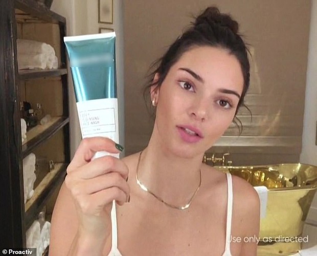 Panorama of the acne cream advertising disaster that is causing Kendall Jenner to receive enough brickbats to build a villa - Photo 3.
