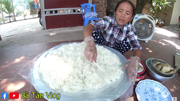 Làm hẳn gà không lối thoát to như... hòn đảo, chưa bao giờ thấy bà Tân Vlog lại vất vả khi làm món ăn đến thế - Ảnh 4.