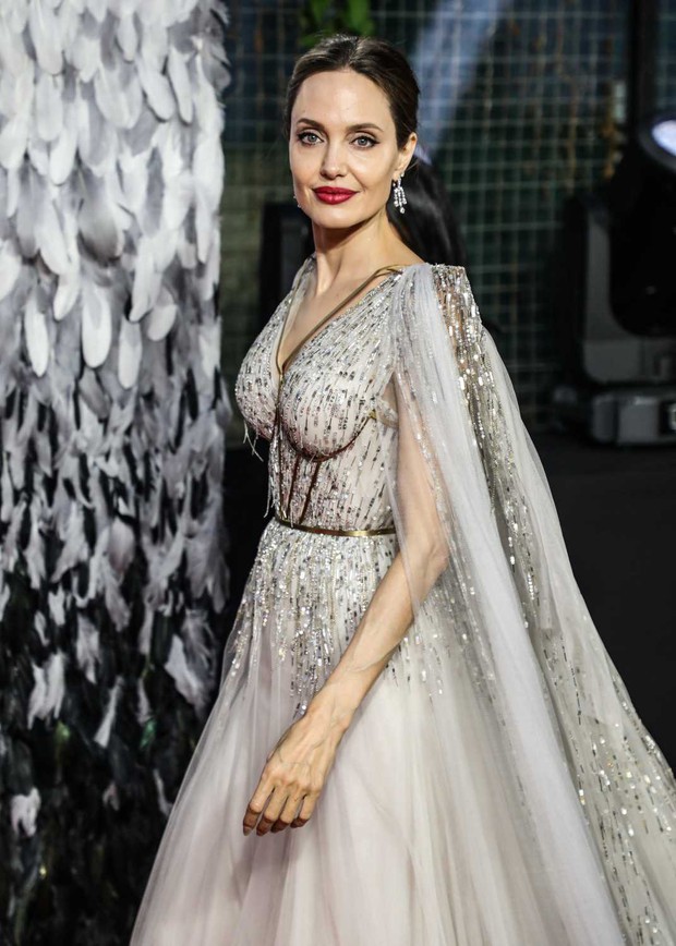 Angelina Jolie lại khiến MXH dậy sóng: Lộng lẫy như bà hoàng, bóng lưng còn lấn át cả công chúa đẹp nhất màn ảnh - Ảnh 5.
