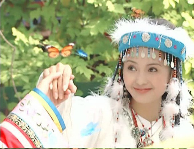 Dàn sao Tể Tướng Lưu Gù sau 21 năm: Hòa Thân lấy fan kém tận 20 tuổi, Càn Long muối mặt vì đứa con hư hỏng - Ảnh 32. Dàn sao Tể Tướng Lưu Gù sau 21 năm: Hòa Thân lấy fan kém tận 20 tuổi, Càn Long muối mặt vì đứa con hư hỏng - Ảnh 32.